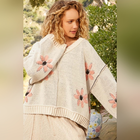 POL V-Neck Floral Pattern Chenille Sweater - Picture 2 of 5